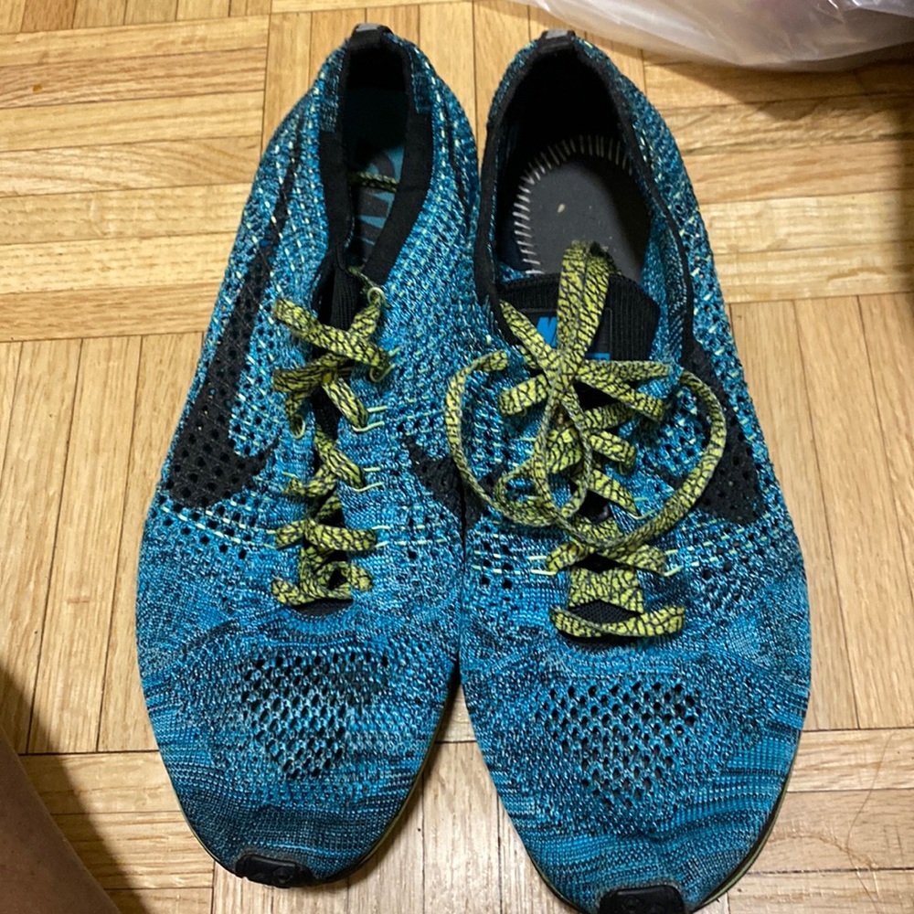 Nike "flyknit" racer